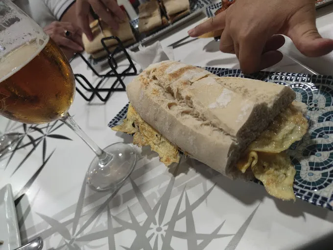 Bocadillo de tortilla francesa